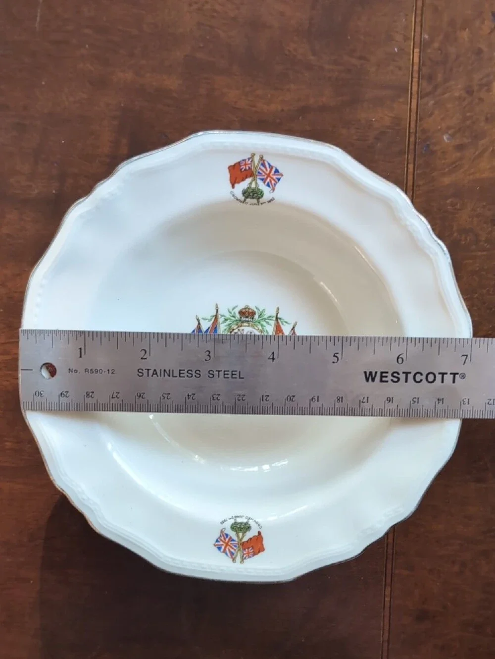 Queen Elisabeth II 1953 Commemorative Ceramic Serving Bowl